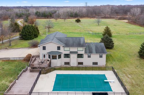 2730 60 St, Fennville MI 49408-9414 exterior