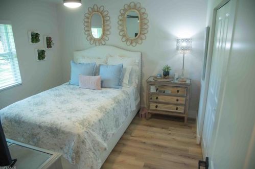 5975 Grn Blvd, Naples FL 34116-4827 exterior