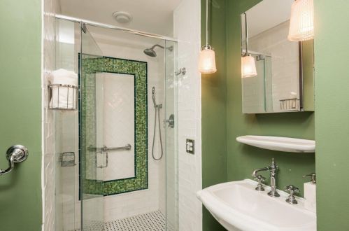 34 Cushing St, Dover NH 03820-3616 exterior