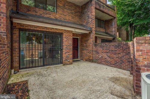 1033 Quincy St, Washington, DC 20017-1719