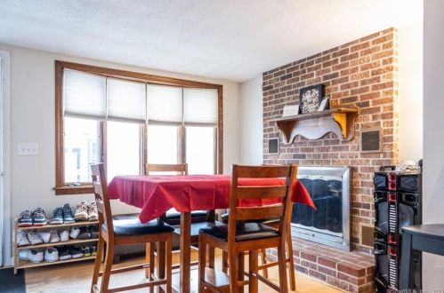 11 Hathaway Ave, Enfield CT 06082-4308 exterior