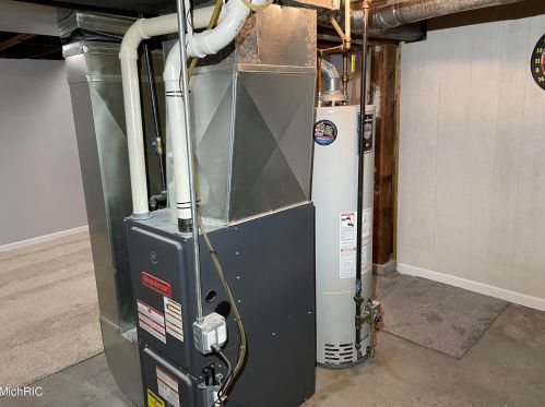 684 Isabella Ave, Meskegon MI 49442-4047 exterior