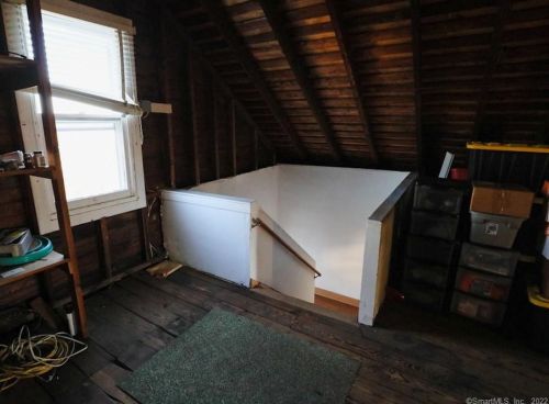 323 Oak St, New Britain CT 06051-1213 exterior