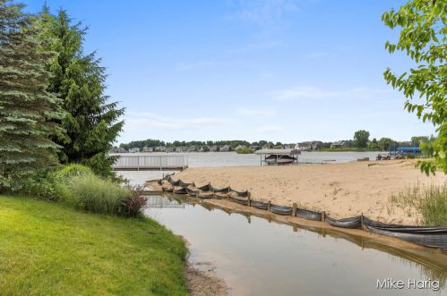 1631 Lisa Dr, Byron Township MI 49315-8122 exterior