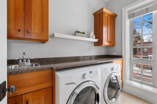 2111 Grace St, Chicago IL 60618-4901 exterior