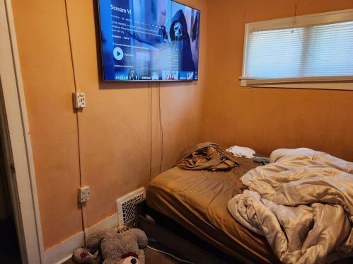 1956 Wood St, Meskegon MI 49442-5716 exterior