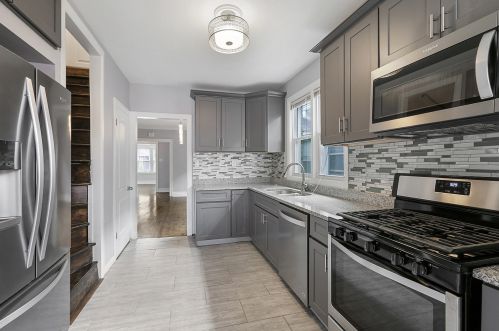 8530 Dante Ave, Chicago, IL 60619-6514