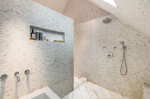 832 Wolfram St, Chicago IL 60657-5108 exterior