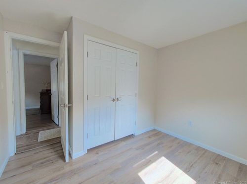 39 Tra Mart Dr, Uncasville CT  06382-1115 exterior