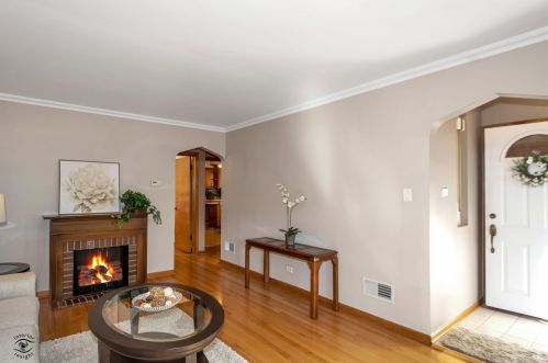 10108 Washtenaw Ave, Chicago IL 60645-3228 exterior