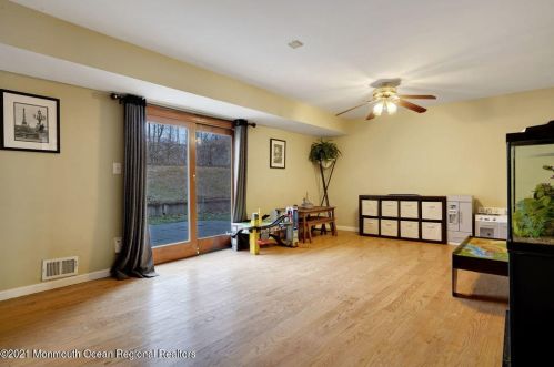 46 Brookside Rd, Edison NJ 08817-4618 exterior