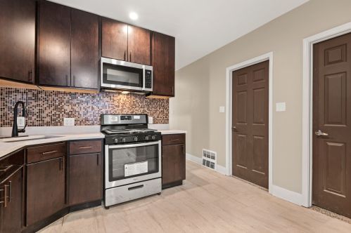 12051 Ln Salle St, Chicago IL 60628-6619 exterior