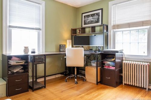 11 Hathaway Ave, Enfield CT 06082-4308 exterior