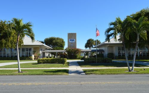 908 7 Ave, Boynton Beach FL 33435-3879 exterior