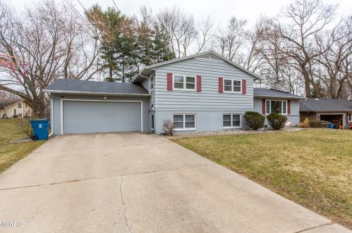 5231 Old Colony Rd, Kalamazoo MI 49008-3216 exterior