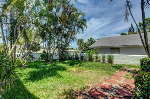 331 1 Ave, Boynton Beach FL 33435-4006 exterior