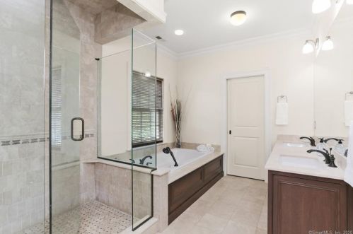 45 Cir Dr, Greenwich CT 06830-6737 exterior