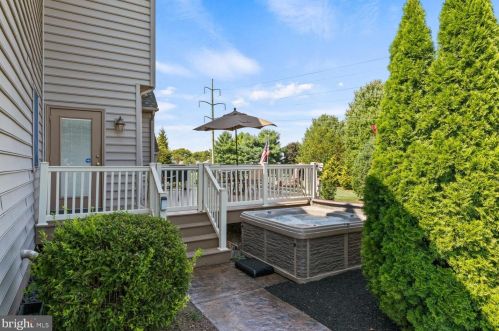 300 Country Mdw Dr, Lancaster PA 17602-1481 exterior