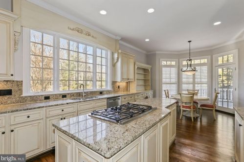 5802 Bent Twig Rd, Mc Lean VA 22101-1806 exterior