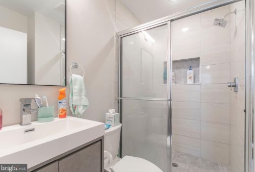 1958 8th St, Philadelphia PA 19122-2023 exterior