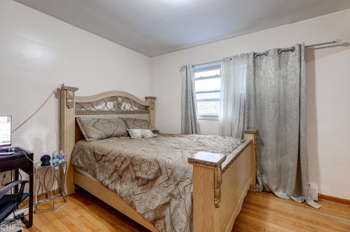 4917 Kedvale Ave, Chicago IL 60629-5013 exterior