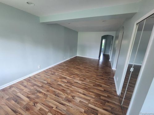 1574 Wattles Rd, Troy MI  48085-5019 exterior