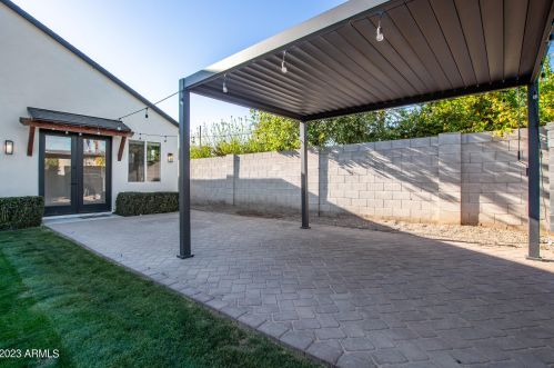 4239 42nd St, Phoenix AZ  85018-4207 exterior