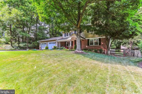 18052 Ml Crk Dr, Rockville MD 20855-1000 exterior