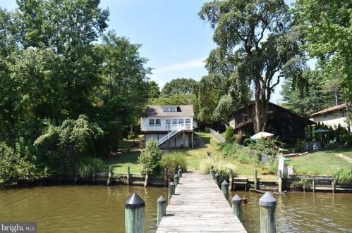 4 Leymar Rd, Glen Burnie MD 21060-7107 exterior