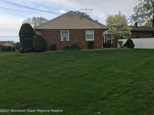 1 Roger Rd, Edison NJ 08817-4507 exterior