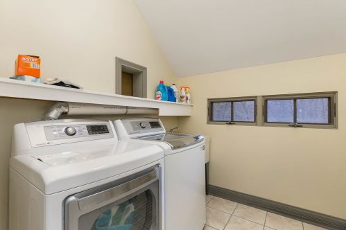 665 Shelby St, Gary IN 46403-2254 exterior