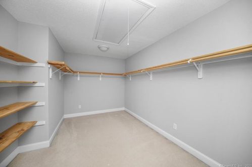 10 Azalea Ln, Ellington CT  06029-3063 exterior