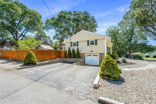 328 Barbara Dr, Point Pleasant Beach NJ 08742-2108 exterior