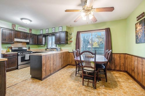 3229 Brookshire Dr, Grand Rapids MI 49508-2422 exterior