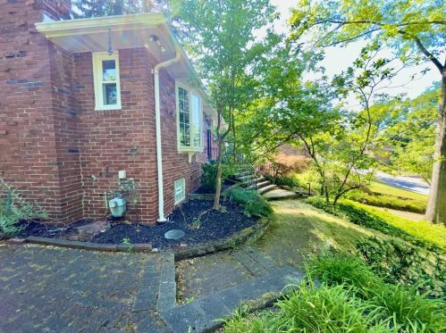 133 Country Clb Dr, Pittsburgh PA 15228-2652 exterior