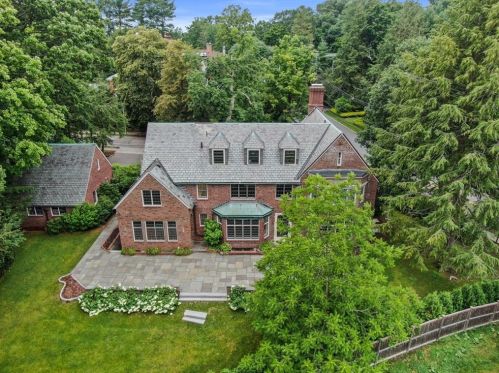 4 Channing Rd, Brookline MA  02445-5735 exterior