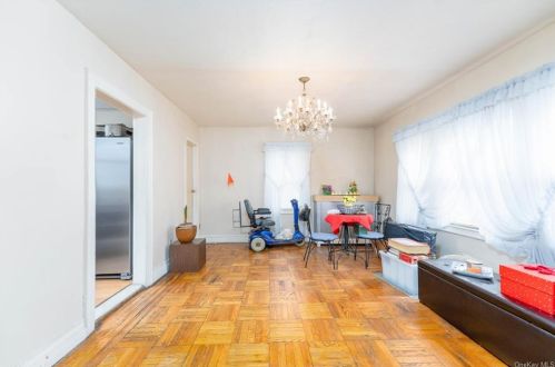 601 226 St, Bronx NY 10466-3932 exterior