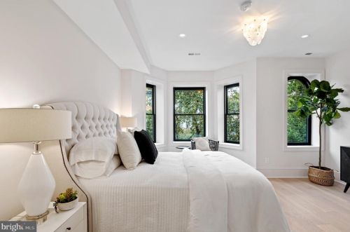 1744 T St, Washington DC 20009-7102 exterior