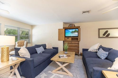 2985 Binnacle Dr, Naples, FL 34103-4437