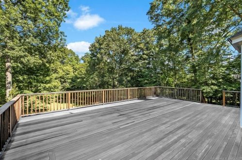 26 Overlook Farms Rd, Deep River CT 06419-1337 exterior