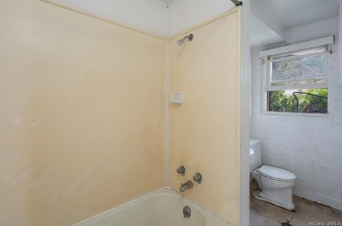 2620 Date St, Honolulu HI 96816-1122 exterior