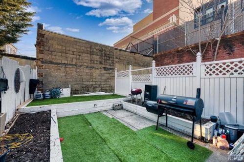 161 St, Union City NJ 07087-5439 exterior