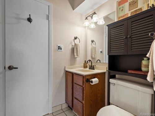 759 Kirts Blvd, Troy MI 48084-4844 exterior