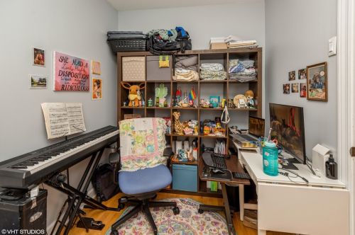 1333 Roscoe St, Chicago IL 60657-6782 exterior