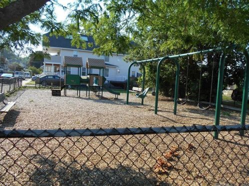 22 Botsford Ave, Milford CT 06460-5805 exterior