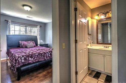 31 Lookout Hl Rd, Milford CT 06461-1878 exterior