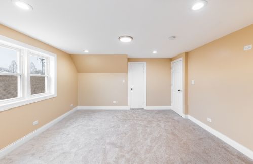 5009 Lavergne Ave, Chicago IL 60638-5831 exterior