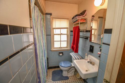 4849 Mohawk Ave, Milwaukee WI 53217-5034 exterior