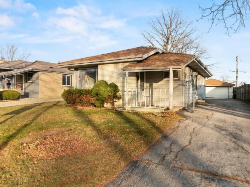 4846 104th St, Milwaukee, WI 53228-3250