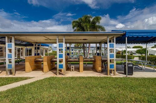 2087 12 Ave, Boynton Beach FL 33435-6039 exterior